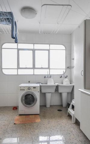 Apartamento à venda com 340m², 4 quartos e 2 vagas Apartamento à venda com 340m², 4 quartos e 2 vagasLavanderia