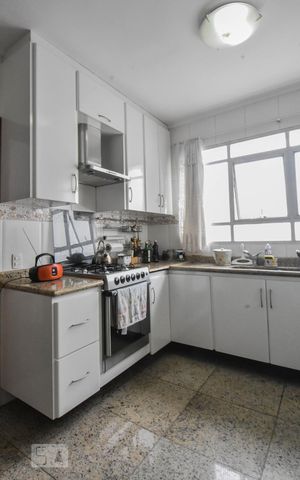 Apartamento à venda com 340m², 4 quartos e 2 vagas Apartamento à venda com 340m², 4 quartos e 2 vagasCozinha