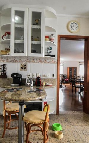 Apartamento à venda com 340m², 4 quartos e 2 vagas Apartamento à venda com 340m², 4 quartos e 2 vagasCozinha