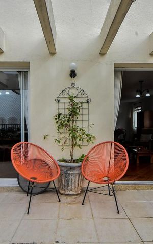 Apartamento à venda com 340m², 4 quartos e 2 vagas Apartamento à venda com 340m², 4 quartos e 2 vagasVaranda gourmet