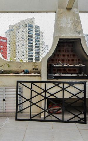 Apartamento à venda com 340m², 4 quartos e 2 vagas Apartamento à venda com 340m², 4 quartos e 2 vagasVaranda Gourmet