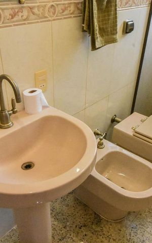 Apartamento à venda com 340m², 4 quartos e 2 vagas Apartamento à venda com 340m², 4 quartos e 2 vagasBanheiro 01