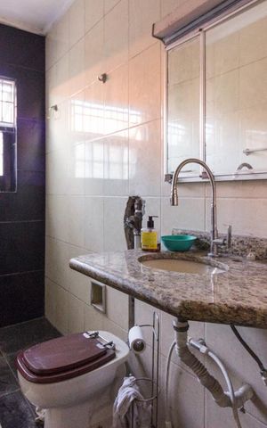 Casa à venda com 250m², 4 quartos e 2 vagasBanheiro 2