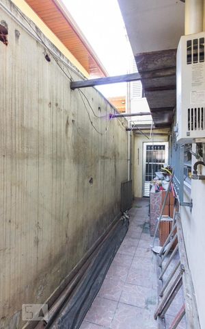 Casa à venda com 250m², 4 quartos e 2 vagasCorredor Lateral