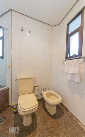 Apartamento à venda com 187m², 3 quartos e 3 vagas Apartamento à venda com 187m², 3 quartos e 3 vagasBanheiro suíte 2