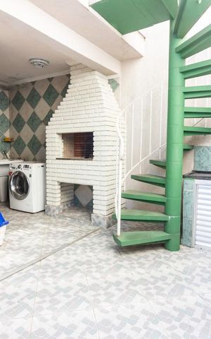 Casa à venda com 250m², 3 quartos e 4 vagas