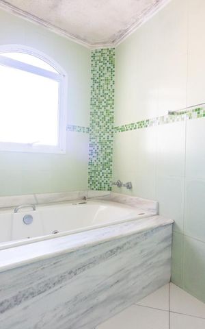 Casa à venda com 250m², 3 quartos e 4 vagas