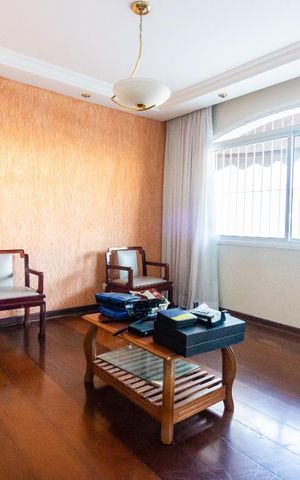 Casa à venda com 250m², 3 quartos e 4 vagas