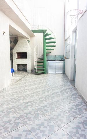 Casa à venda com 250m², 3 quartos e 4 vagas