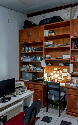Casa à venda com 280m², 5 quartos e 3 vagasSuite da Casa de Fundos