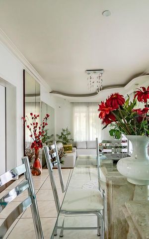 Casa à venda com 280m², 5 quartos e 3 vagasSala
