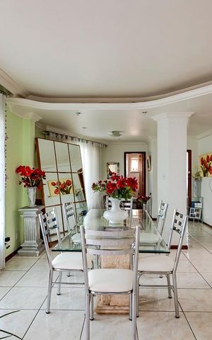 Casa à venda com 280m², 5 quartos e 3 vagasSala