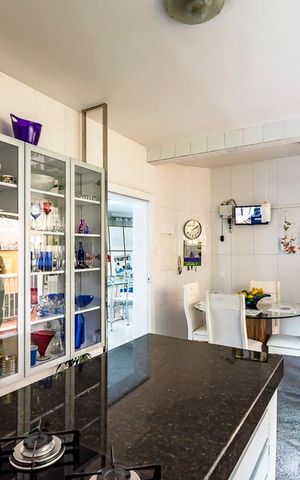 Casa à venda com 280m², 5 quartos e 3 vagasCozinha