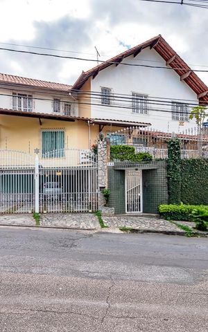 Casa à venda com 280m², 5 quartos e 3 vagasFachada