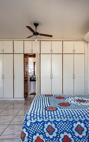 Casa à venda com 280m², 5 quartos e 3 vagasQuarto 5 Suite