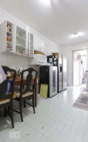 Apartamento para alugar com 150m², 3 quartos e 1 vaga Apartamento para alugar com 150m², 3 quartos e 1 vagaCozinha