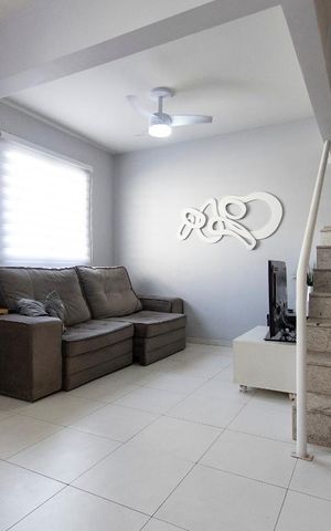 Casa à venda com 130m², 3 quartos e 2 vagas Casa à venda com 130m², 3 quartos e 2 vagasSala