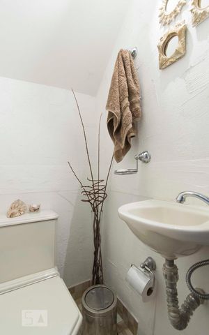 Casa à venda com 120m², 2 quartos e 2 vagasLavabo