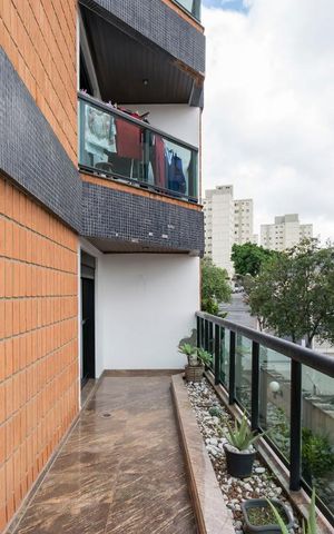 Apartamento à venda com 220m², 4 quartos e 4 vagasQuarto 3 - Suíte/ Varanda