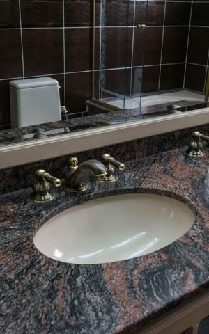 Apartamento à venda com 220m², 4 quartos e 4 vagasQuarto 4 - Suíte/ Banheiro (Pia)