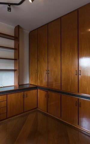 Apartamento à venda com 220m², 4 quartos e 4 vagasQuarto 2 (Armários)