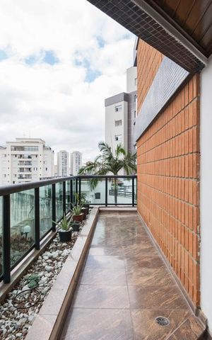 Apartamento à venda com 220m², 4 quartos e 4 vagasQuarto 3 - Suíte/ Varanda