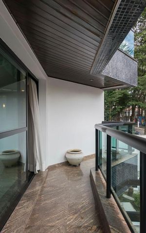 Apartamento à venda com 220m², 4 quartos e 4 vagasVaranda