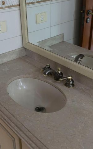 Apartamento à venda com 220m², 4 quartos e 4 vagasQuarto 3 - Suíte/ Banheiro (Pia)
