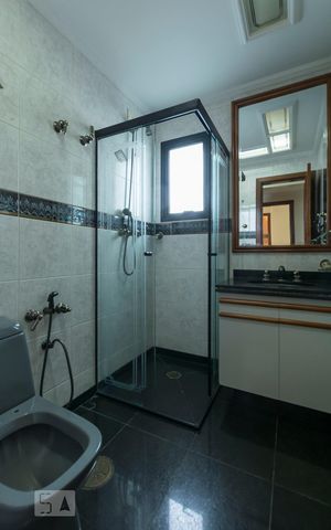 Apartamento à venda com 220m², 4 quartos e 4 vagasBanheiro social