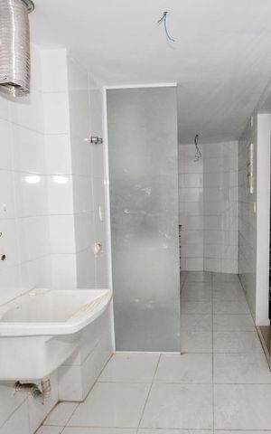 Apartamento à venda com 130m², 3 quartos e 2 vagas Apartamento à venda com 130m², 3 quartos e 2 vagasCozinha e Área de Serviço