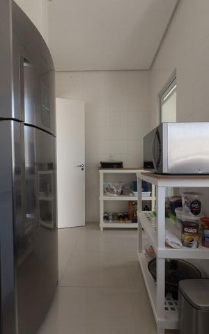 Apartamento para alugar com 189m², 2 quartos e 2 vagas Apartamento para alugar com 189m², 2 quartos e 2 vagasCozinha