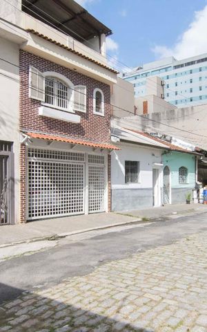 Casa para alugar com 148m², 2 quartos e 2 vagasFachada
