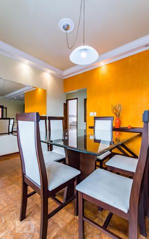 Casa à venda com 320m², 5 quartos e 4 vagas Casa à venda com 320m², 5 quartos e 4 vagasSala