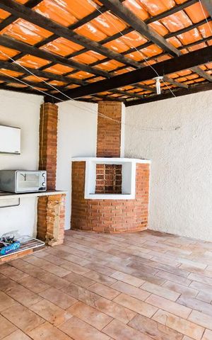 Casa à venda com 320m², 5 quartos e 4 vagas Casa à venda com 320m², 5 quartos e 4 vagasÁrea de Serviço