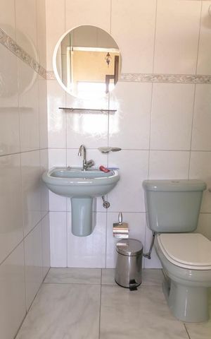 Casa à venda com 240m², 4 quartos e 1 vagaBanheiro