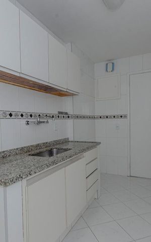 Apartamento à venda com 82m², 2 quartos e 2 vagasCozinha