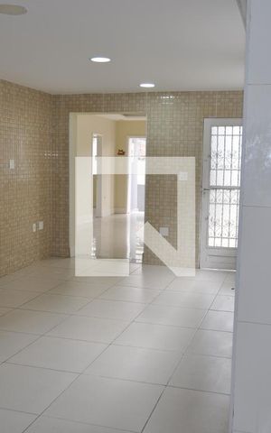 Casa à venda com 183m², 4 quartos e 1 vagaCozinha