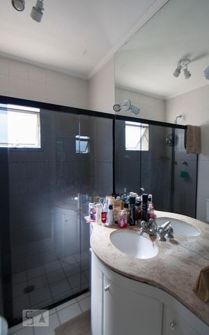 Apartamento à venda com 115m², 2 quartos e 2 vagas Apartamento à venda com 115m², 2 quartos e 2 vagasBanheiro