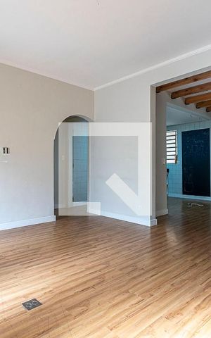 Casa para alugar com 100m², 2 quartos e 1 vaga Casa para alugar com 100m², 2 quartos e 1 vagaSala