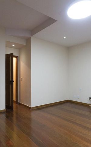 Apartamento à venda com 250m², 3 quartos e 3 vagas Apartamento à venda com 250m², 3 quartos e 3 vagasSuíte