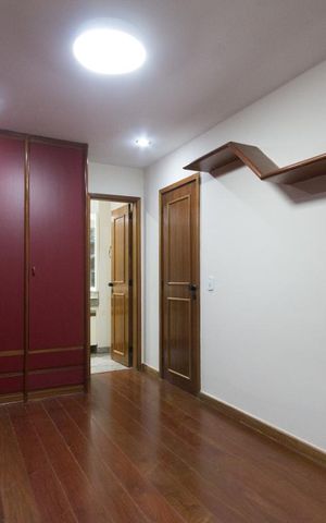Apartamento à venda com 250m², 3 quartos e 3 vagas Apartamento à venda com 250m², 3 quartos e 3 vagasSuíte 2