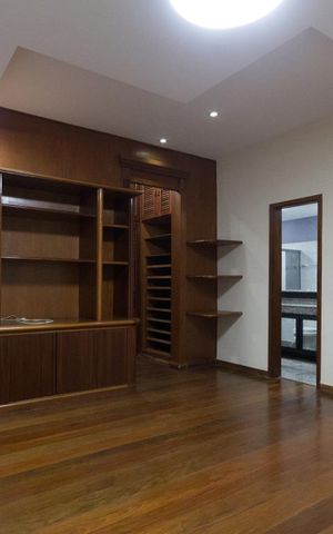 Apartamento à venda com 250m², 3 quartos e 3 vagas Apartamento à venda com 250m², 3 quartos e 3 vagasSuíte