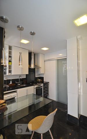 Apartamento à venda com 212m², 2 quartos e 2 vagasCozinha