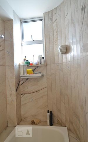 Apartamento à venda com 212m², 2 quartos e 2 vagasBanheiro da Suíte