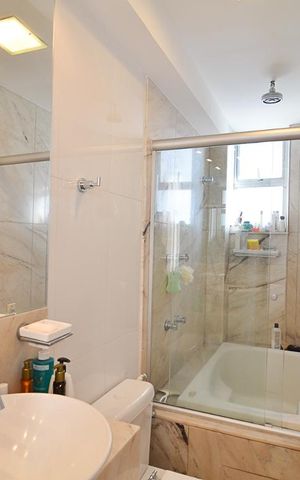 Apartamento à venda com 212m², 2 quartos e 2 vagasBanheiro da Suíte