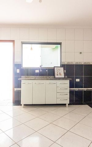 Casa à venda com 150m², 3 quartos e 3 vagas Casa à venda com 150m², 3 quartos e 3 vagasCozinha