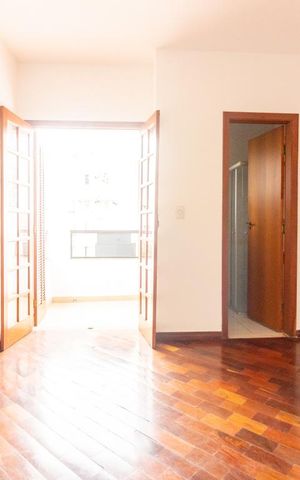 Casa à venda com 150m², 3 quartos e 3 vagas Casa à venda com 150m², 3 quartos e 3 vagasSuíte 3