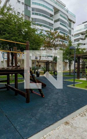 Apartamento à venda com 316m², 4 quartos e 2 vagas Apartamento à venda com 316m², 4 quartos e 2 vagasÁrea Comum Playground