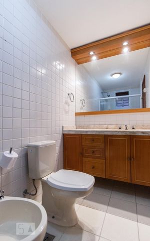 Apartamento à venda com 200m², 2 quartos e sem vaga Apartamento à venda com 200m², 2 quartos e sem vagaBanheiro Suíte 2