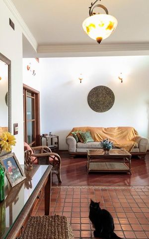 Casa à venda com 400m², 4 quartos e 4 vagas Casa à venda com 400m², 4 quartos e 4 vagasSala